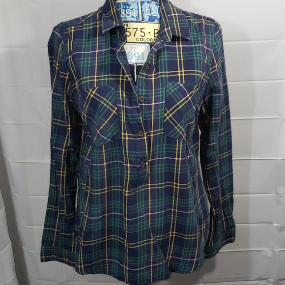 Old Navy Tops - ❤ Old navy Blue/green/yellow plaid shirt